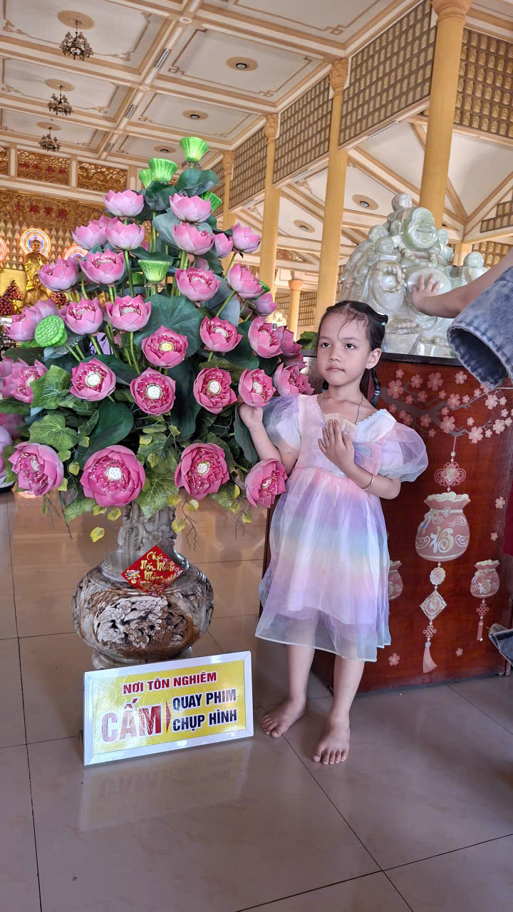 Đi chùa đầu năm